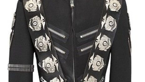 Търг за сценични костюми на Майкъл Джексън събра над 5 млн. долара