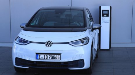 Volkswagen ID.3 вече е по-евтин от Model 3 на Tesla