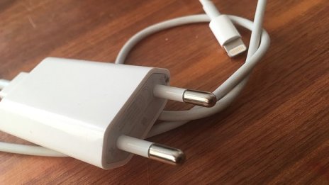 Колко важно е, че Apple вече не предлага слушалки и зарядно с iPhone?