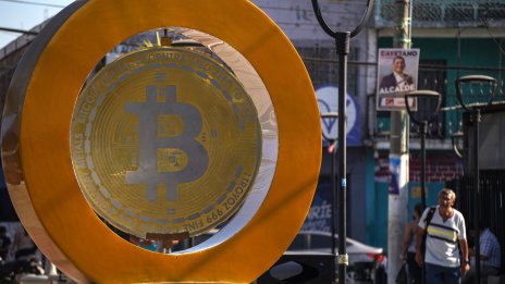 Китайските стимули подкрепиха и цената на биткойна до близо двуседмичен връх