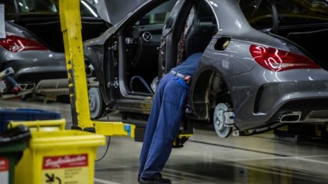 Daimler поставя 18 500 служители на Mercedes-Benz на непълно работно време