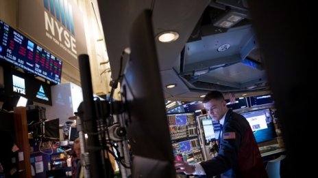 Щатските индекси започват първата сесия от седмицата без единна посока*