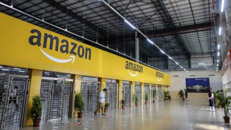 Amazon раздава бонуси на служителите си, работили по време на пандемията