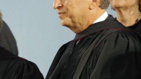 Лари Самърс: Правителствата трябва да теглят повече заеми, а не по-малко