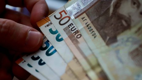 Отказът от бързото влизане в еврозоната влезе в предизборните престрелки 