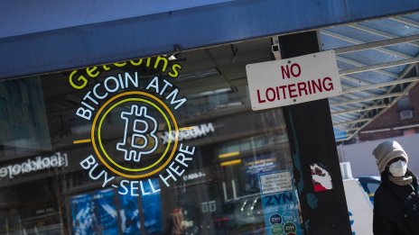 Биткойнът флиртува с най-дългата си серия загуби от октомври