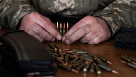 Все повече украинци, работещи в Европа, се връщат в родината, за да воюват