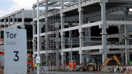 Строителството в еврозоната отбеляза лек спад през февруари