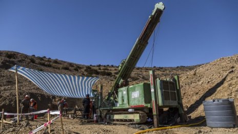 Растящите цени на суровините могат да забавят налагането на електромобилите