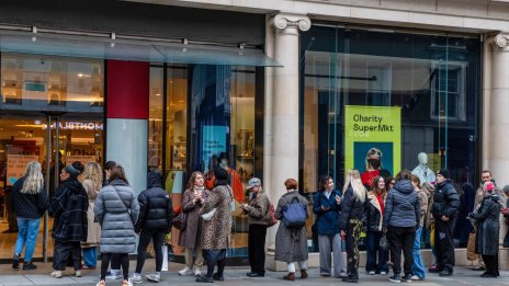 Най-силните продажби на дребно от три години насам подкрепят британската икономика