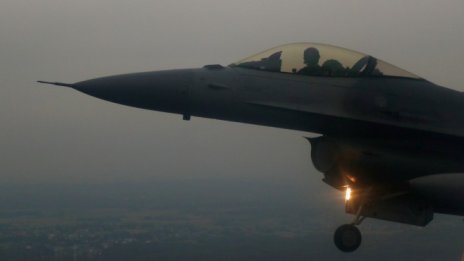 Цената на осемте изтребителя F-16 падна под 1,2 млрд. долара