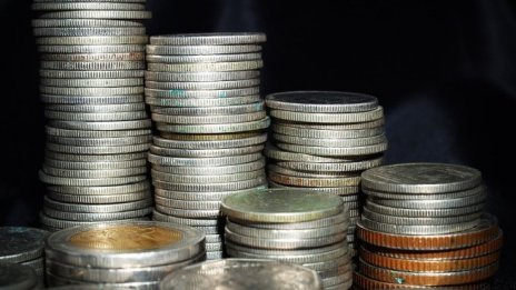 Какво се случва в икономиката, когато се вдига минималната заплата