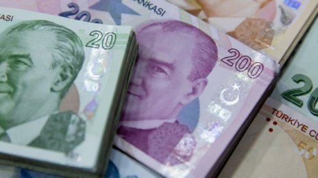 Турската лира отстъпва след потвърждаването за газовото находище