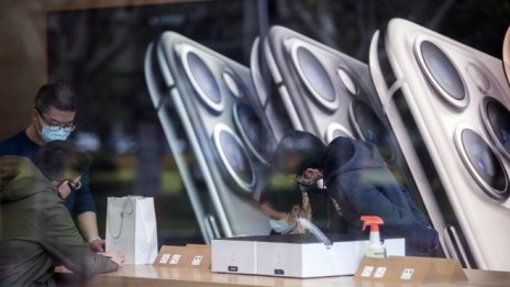 Графика на деня: Пътят на Apple към 2 трлн. долара 