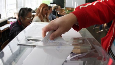 Мая Манолова и Йорданка Фандъкова отиват на балотаж в София*