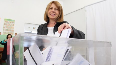 Фандъкова води убедително пред Манолова след първия тур на местните избори*