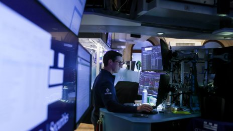 Dow се покачва с 400 пункта, САЩ водят &bdquo;сериозни&ldquo; разговори за край на войната в Иран*