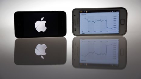 Samsung печели време в патентния спор с  Apple