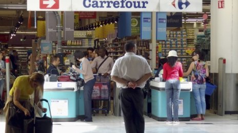 Carrefour продължава битката си с еврокризата