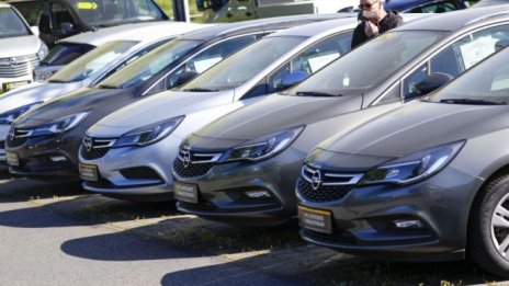 Дилърът на Peugeot в България ще дистрибутира и Opel