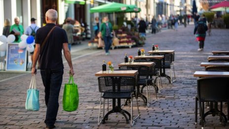 Наблюдателите на ЕЦБ смекчават прогнозите си за спад на растежа