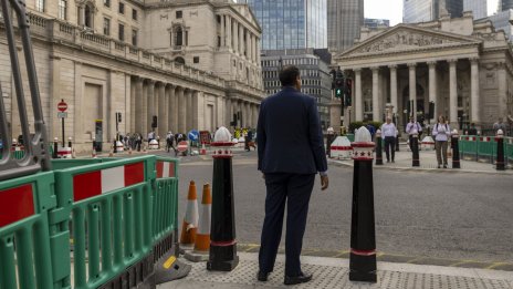 Великобритания е издала рекорден брой визи, за да запълни недостига на работна ръка