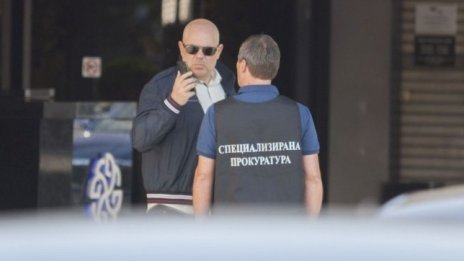 Задържани са бивш и настоящ член на Държавната комисия по хазарта