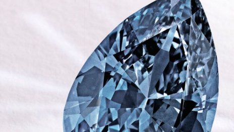 Sotheby's постави световен рекорд с продажбата на син диамант