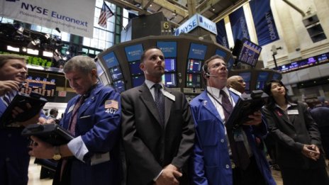 Индексите на Wall Street с колебливи ръстове в началото на сесията*