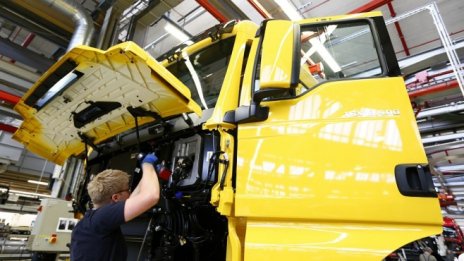 Производителността на труда в САЩ се повишава второ поредно тримесечие