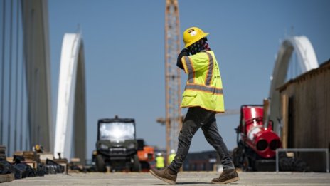 Неочакван спад на заявленията за помощи при безработица в САЩ