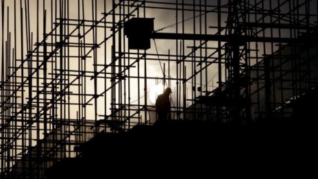 Строителният сектор бавно се отлепя от дъното