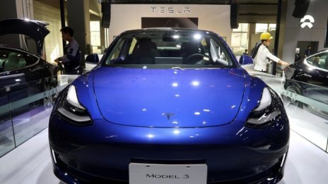 Tesla обмисля да свали цената на произвеждания в Китай Model 3