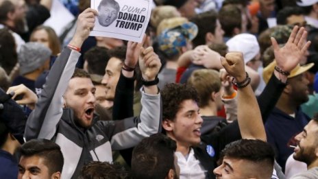 "Разкарахме Тръмп!" срещу "Искаме Тръмп!"