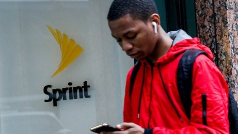 Sprint изненада с по-малък спад на броя абонати от очакваното