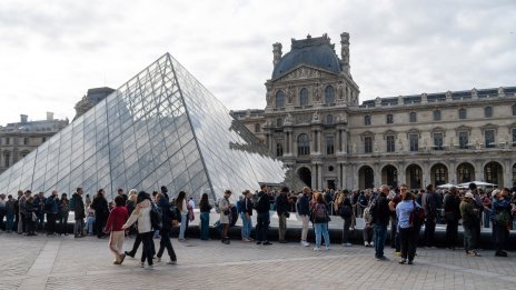 Заподозрени за обира в Лувъра са арестувани край Париж