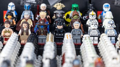 Lego залага на дигиталния свят, отвявайки конкурентите през 2022 г.