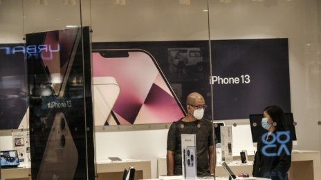 Apple избегна кризата с доставките, но за други кошмарът не е приключил