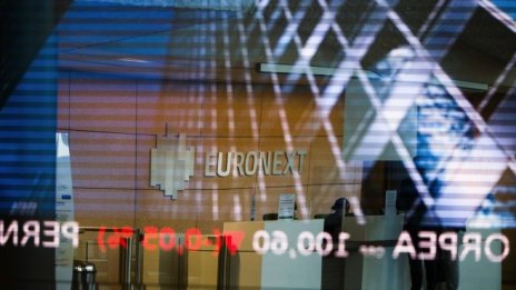 Европейските акции приключиха четвърта поредна седмица на червено