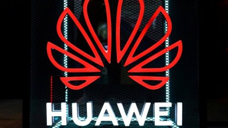 Huawei ще раздава бонуси на служителите, които ѝ помагат да се справи с кризата
