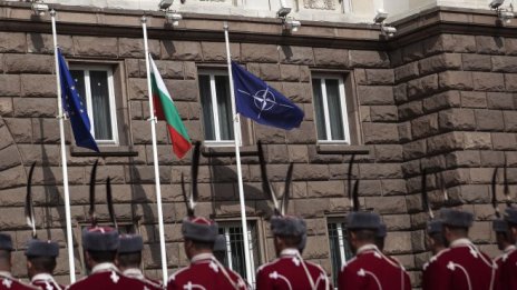 Доверието в НАТО у нас е по-ниско спрямо това в ЕС