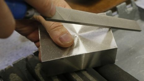 Паладият достигна нов рекорд от 1600 долара за тройунция