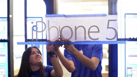 До кога ще падат акциите на Apple?