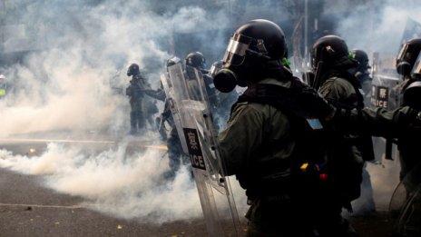 Лидерът на Хонконг замина за Пекин, за да докладва за протестите 