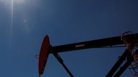 Петролът поевтинява въпреки търговското споразумение*