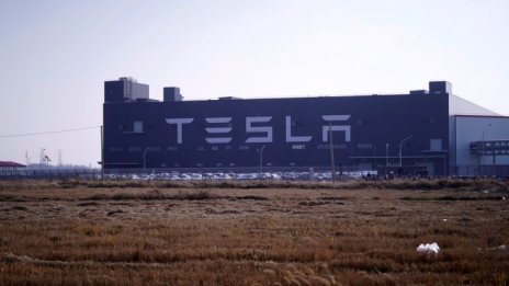 Американски регулатор разследва поредна катастрофа с Tesla