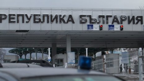 Затварят &bdquo;Калотина&ldquo; и &bdquo;Връшка чука&ldquo; за леки коли и автобуси