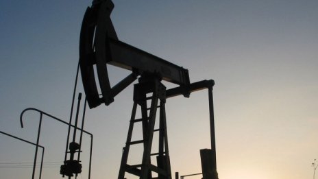 Петролът се насочва към трета седмица на спад на цената