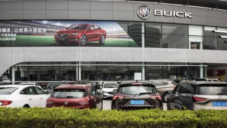 Необичайният щатски пазар на коли: дилъри без инвентар и нетърпеливи купувачи