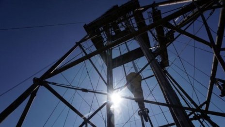 Петролните цени отчитат 8-месечен връх, отразявайки оптимизма на вирусния фронт